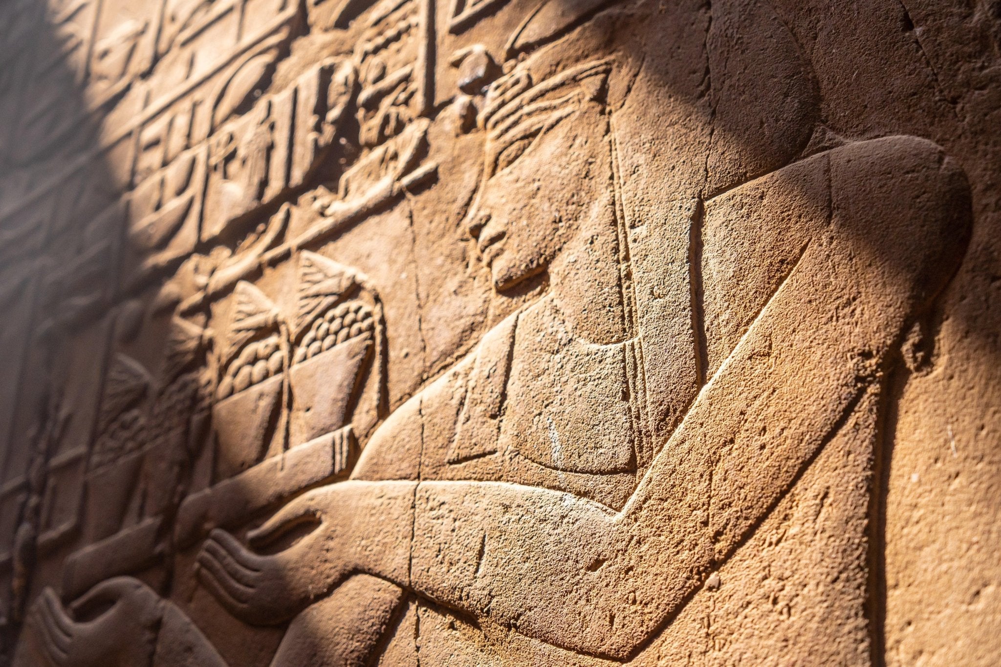 Beroemde Egyptische symbolen in de vorm van sieraden - plusminusco.com