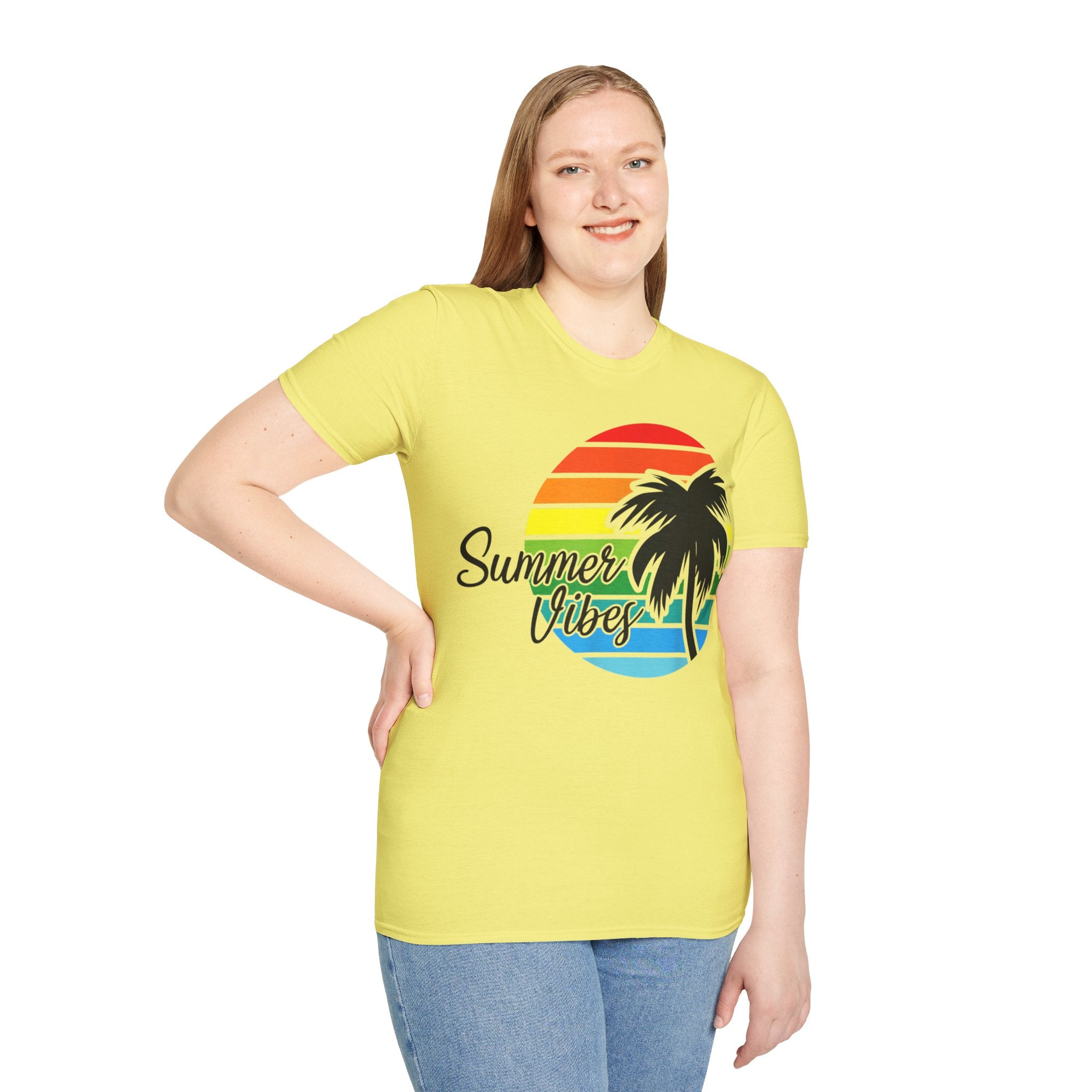 Retro Beach Summer Vibe Sunset and Palm Trees Unisex Softstyle T-paita - plusminusco.com