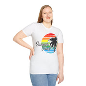 Retro Beach Summer Vibe Sunset and Palm Trees Unisex Softstyle tričko - plusminusco.com