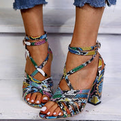 Sandały w dużym rozmiarze na grubym obcasie z wydrążonymi modnymi palcami w stylu europejskim i amerykańskim Tees, tees - plusminusco.com