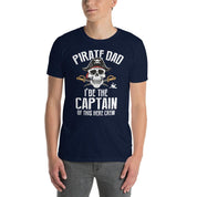 समुद्री डाकू पिता मैं इस क्रू टी-शर्ट का कप्तान हूं - प्लसमिनस्को.कॉम
