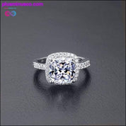 2-karatowy pierścionek z brylantem w kształcie poduszki w stylu Halo || - plusminusco.com