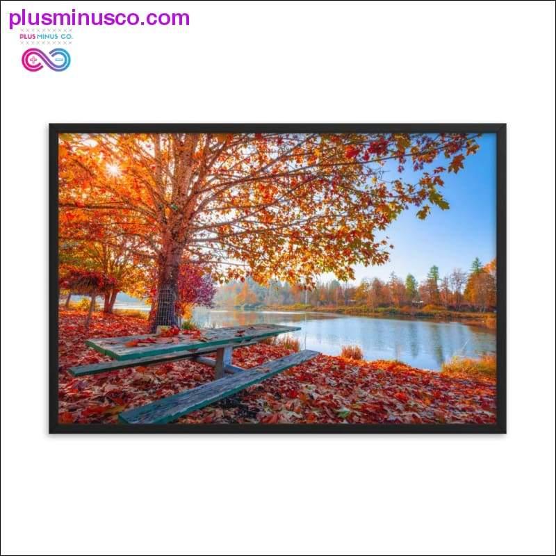 Rahmendruck mit Herbstlaub und natürlicher Landschaft, Zuhause – plusminusco.com