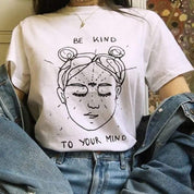 Seja gentil com sua mente Camisetas engraçadas Mind Graphic Camiseta Verão Manga Curta Estética Grunge Camisetas Femininas Tops Roupas - plusminusco.com