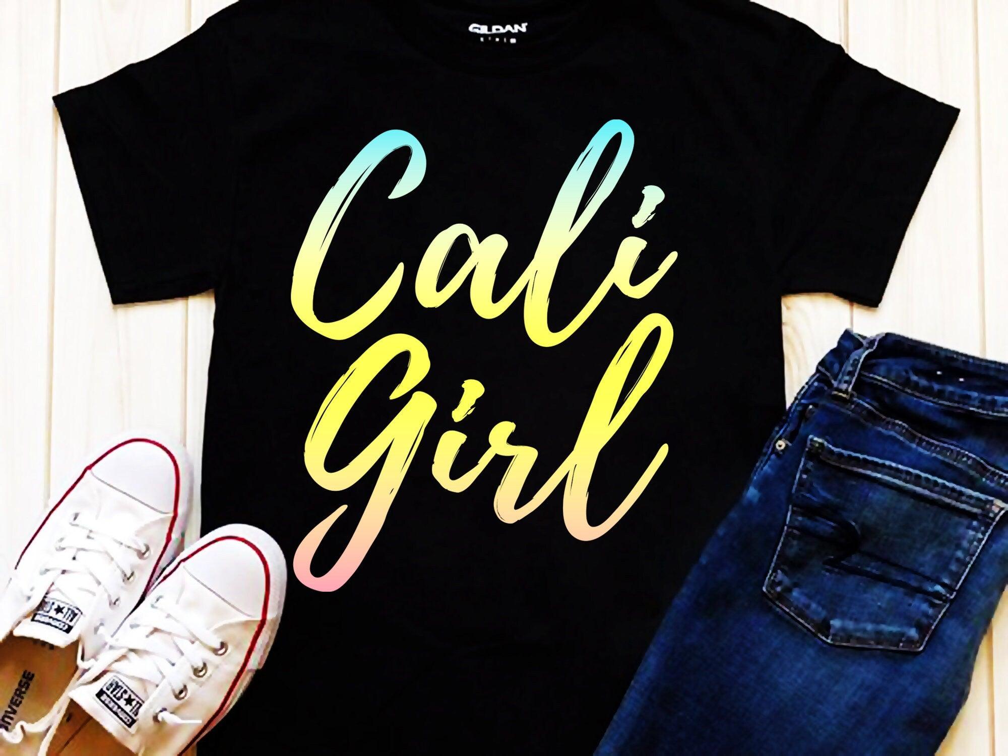 Camiseta feminina Cali Girl, Home State, Golden State, California girl, camisa do orgulho da Califórnia, camiseta da costa oeste, California Dreaming, Cali Girl - plusminusco.com