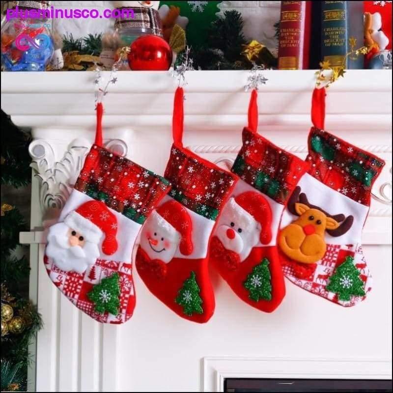 Christmas Sock Decorations at PlusMinusCo.com - plusminusco.com