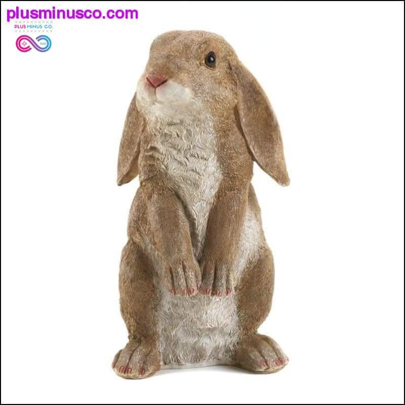 Socha zvedavého králika v záhrade ll PlusMinusco.com - plusminusco.com
