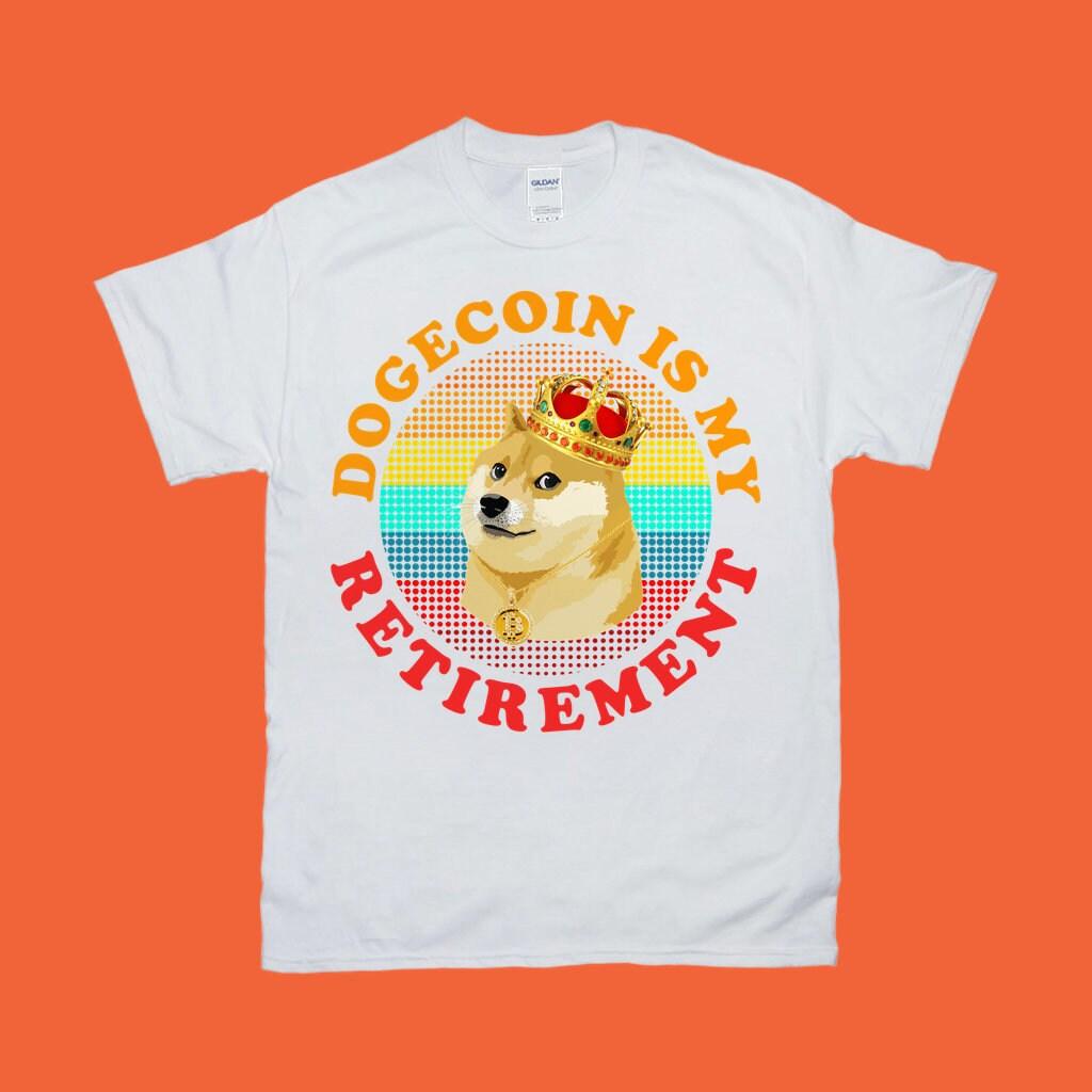 Dogecoin es mi jubilación | 7 puntos de colores | Puesta de sol retro | Camiseta criptográfica divertida con moneda Doge, criptomoneda para perro Memecoin Shiba Inu, Dogecoin a la luna - plusminusco.com