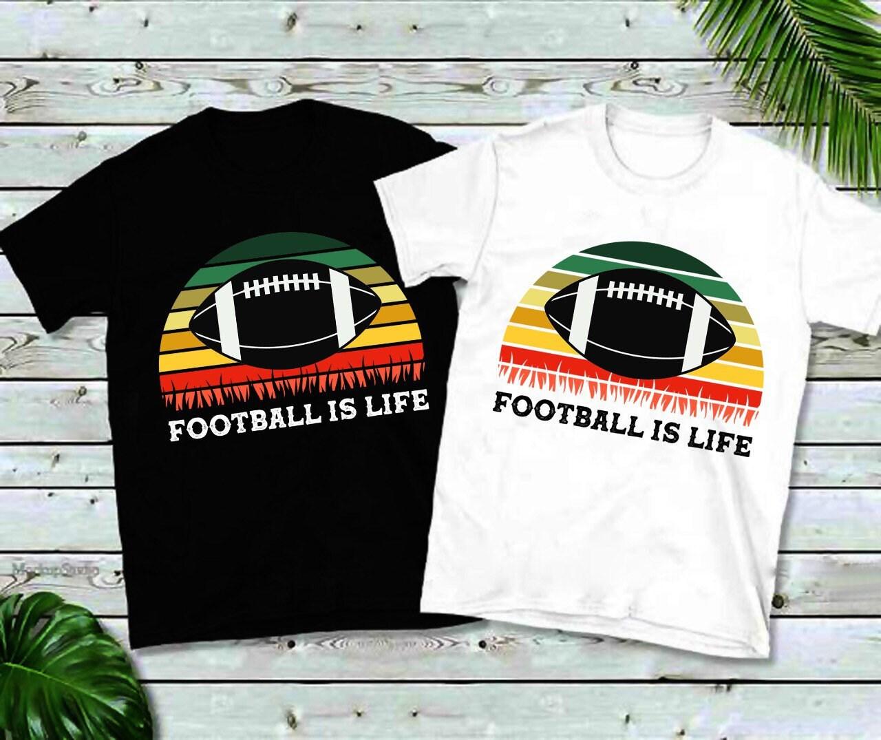 Voetbal is leven | Retro Sunset, voetbalshirt, fanaticus, cadeau voor haar, cadeau voor hem, sport, voetbalcadeaus, voetbalvader, voetbalmoeder - plusminusco.com