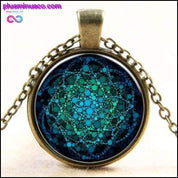 Handgefertigte blaue Fraktal-Mandala-Halskette – plusminusco.com