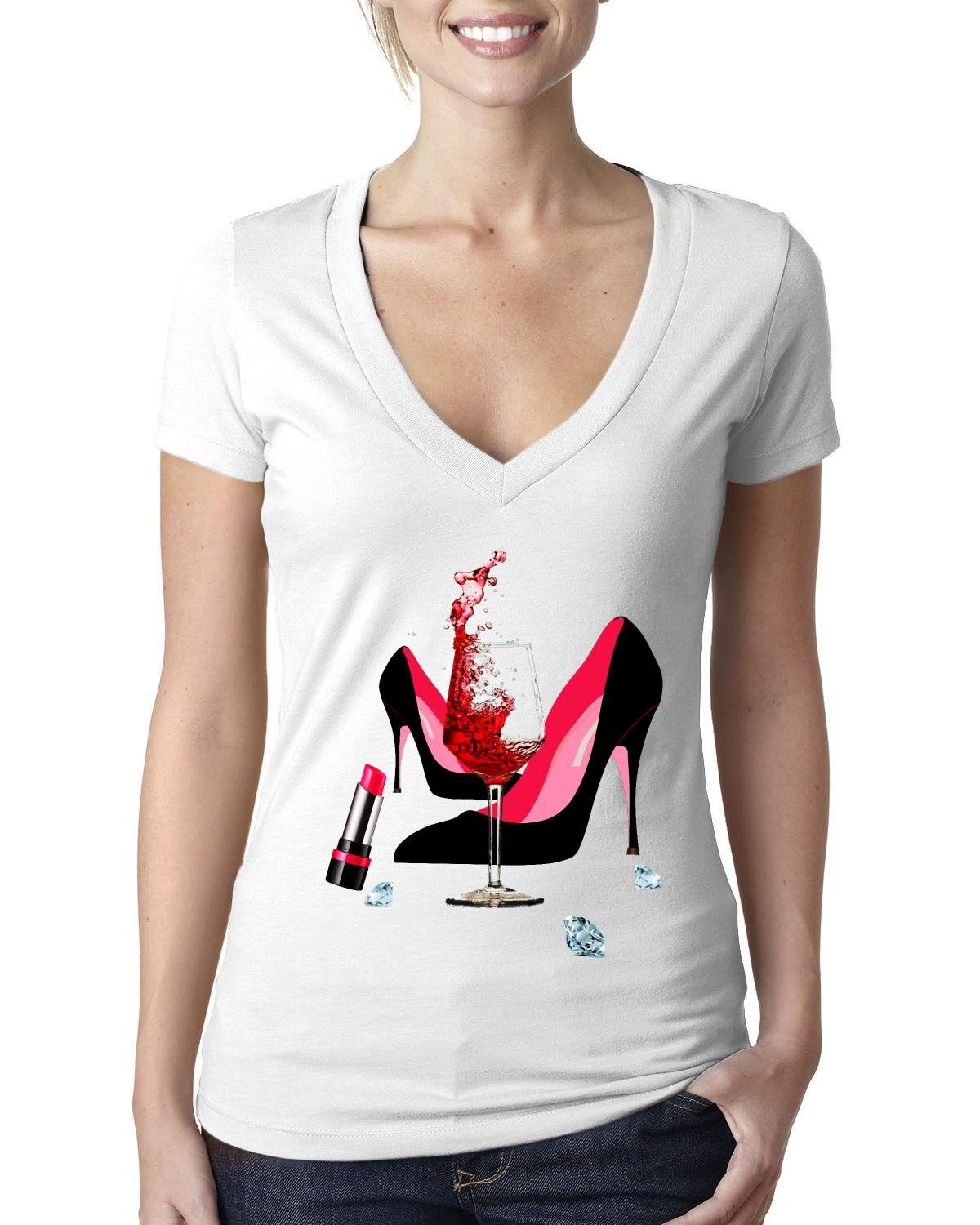 Højhælede sko | Læbestift | Glas vin | Diamanter ,Mode T-shirt med høj hæl, Kvinder Rød Guld Fødselsdag Next Level Deep V Bella Canvas Tee - plusminusco.com