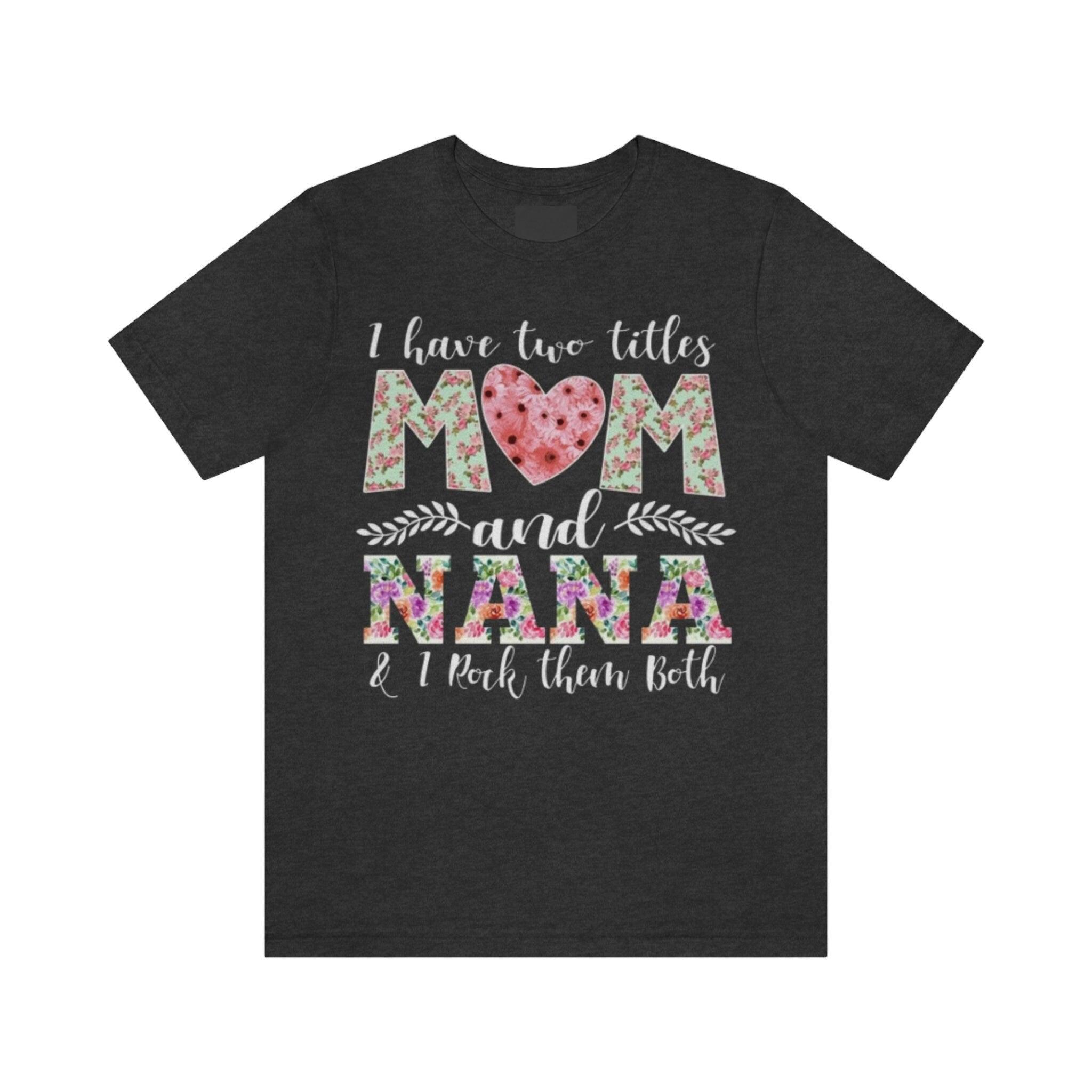 Turiu du titulus Mama ir Nana, o aš jas abi supuodžiu Motinos močiutės marškinėliai Motinos dienos dovanų marškinėliai - plusminusco.com