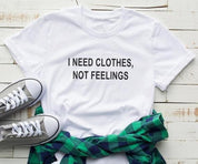 Potrebujem oblečenie, nie pocity Valentínske dámske tričko - plusminusco.com