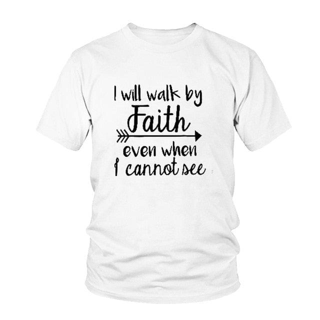 Eu andarei pela fé mesmo quando não consigo ver Camiseta Feminina Moda Roupas Camiseta Crewneck Top Tee Camiseta Cristã Escritura - plusminusco.com