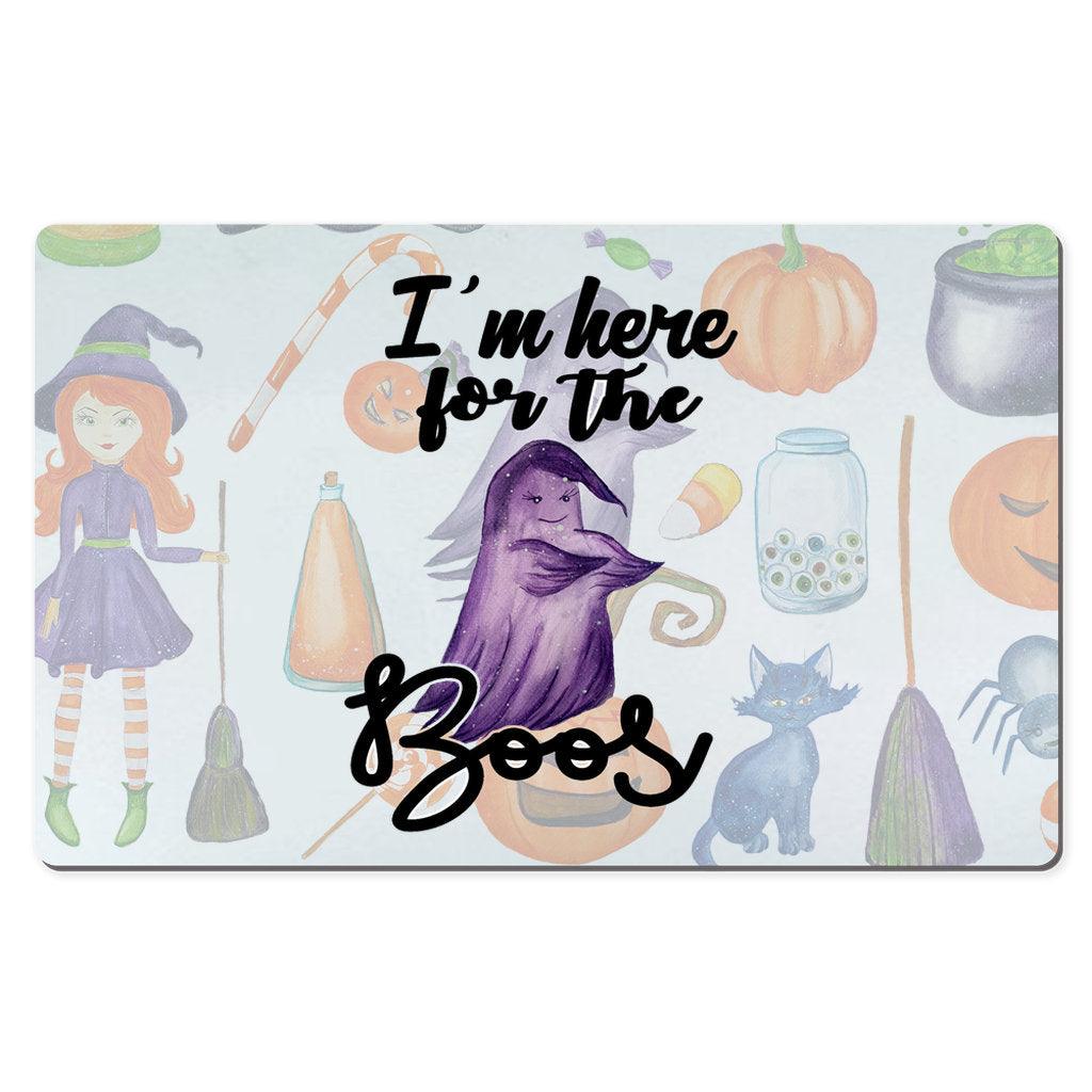 I'M Here For The Boos Desk Mats || Επιτραπέζιο χαλάκι Halloween μαύρο αποκριάτικο, Επιτραπέζιο χαλάκι 12x18, πατάκια γραφείου για γυναίκες, For The Boos, δώρο απόκριες, ιδέες για Halloween, πορτοκαλί αποκριές, κούπα μπαχαρικών κολοκύθας, εποχή μπαχαρικών κολοκύθας, μπαχαρικό πολύ αργά, The Boos Desk Mats - plusminusco.com
