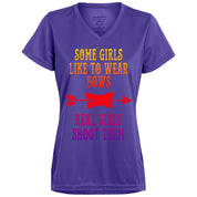 Certaines filles aiment porter un nœud. T-shirt anti-transpiration - plusminusco.com