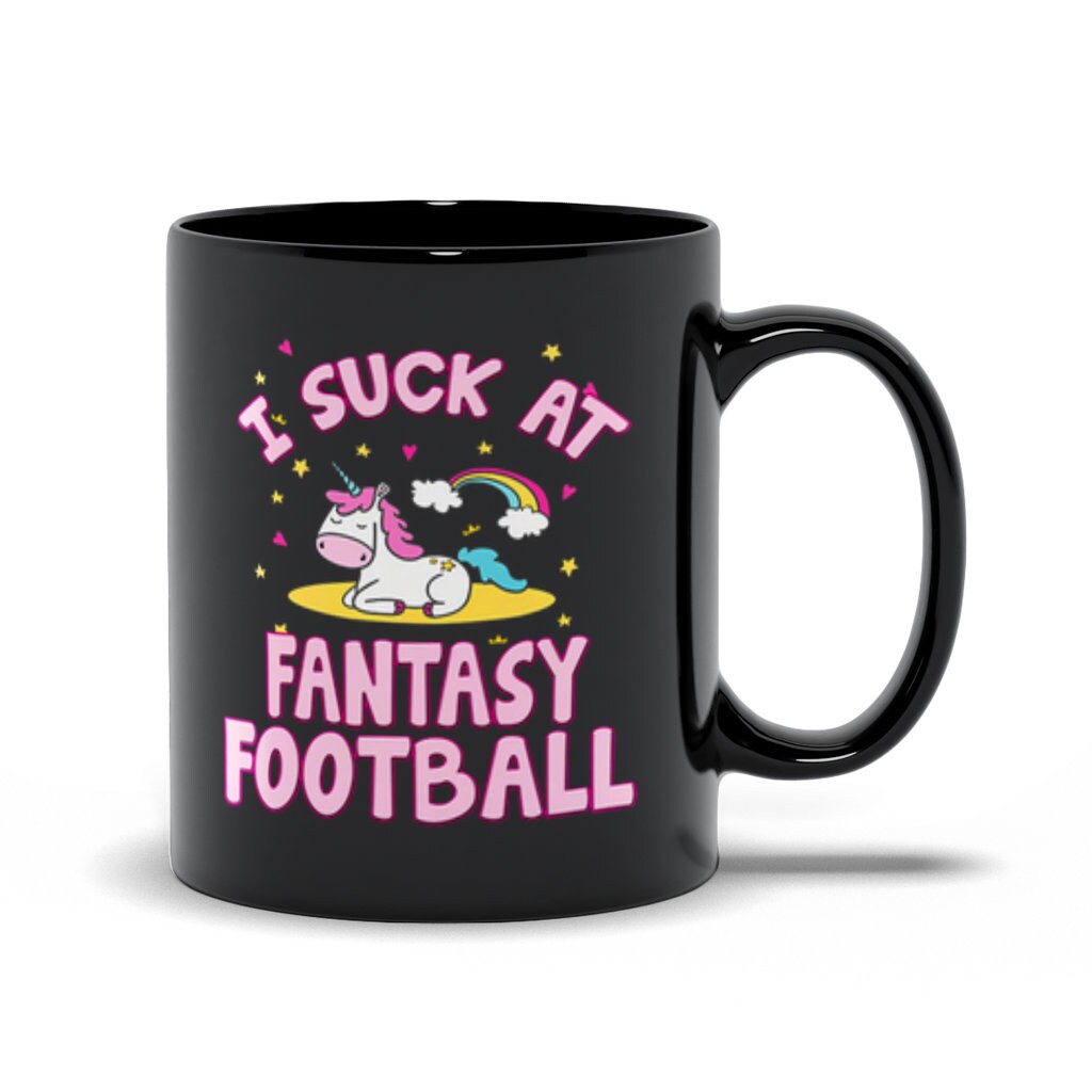 Căni negre I Suck At Fantasy Football, cană de fotbal, cană din ceramică Fantasy Football, cană Fantasy Football, ceașcă de cafea Fantasy League - plusminusco.com
