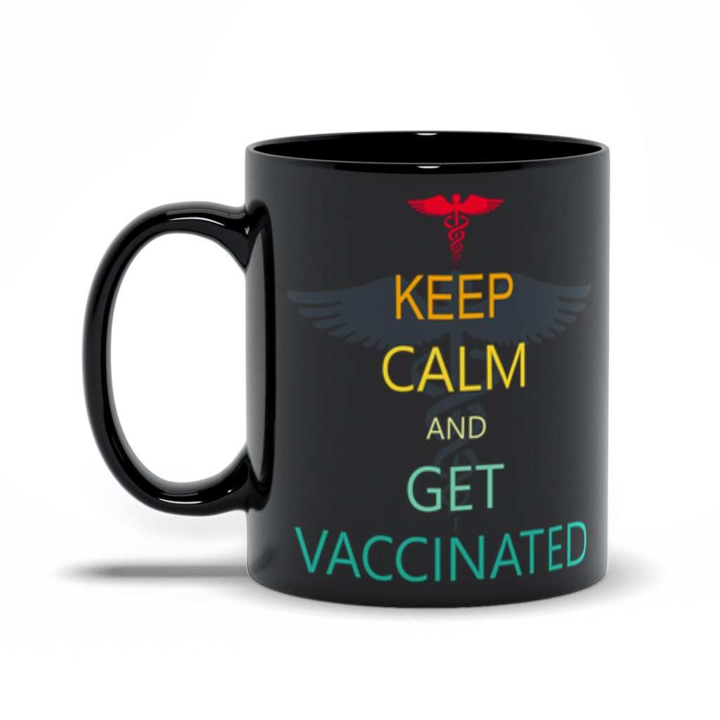 Mantenga la calma y vacúnese tazas negras, camisa de vacunación, taza de vacunación, taza de vacunas profesionales, taza de vacunación, concientización sobre las vacunas - plusminusco.com