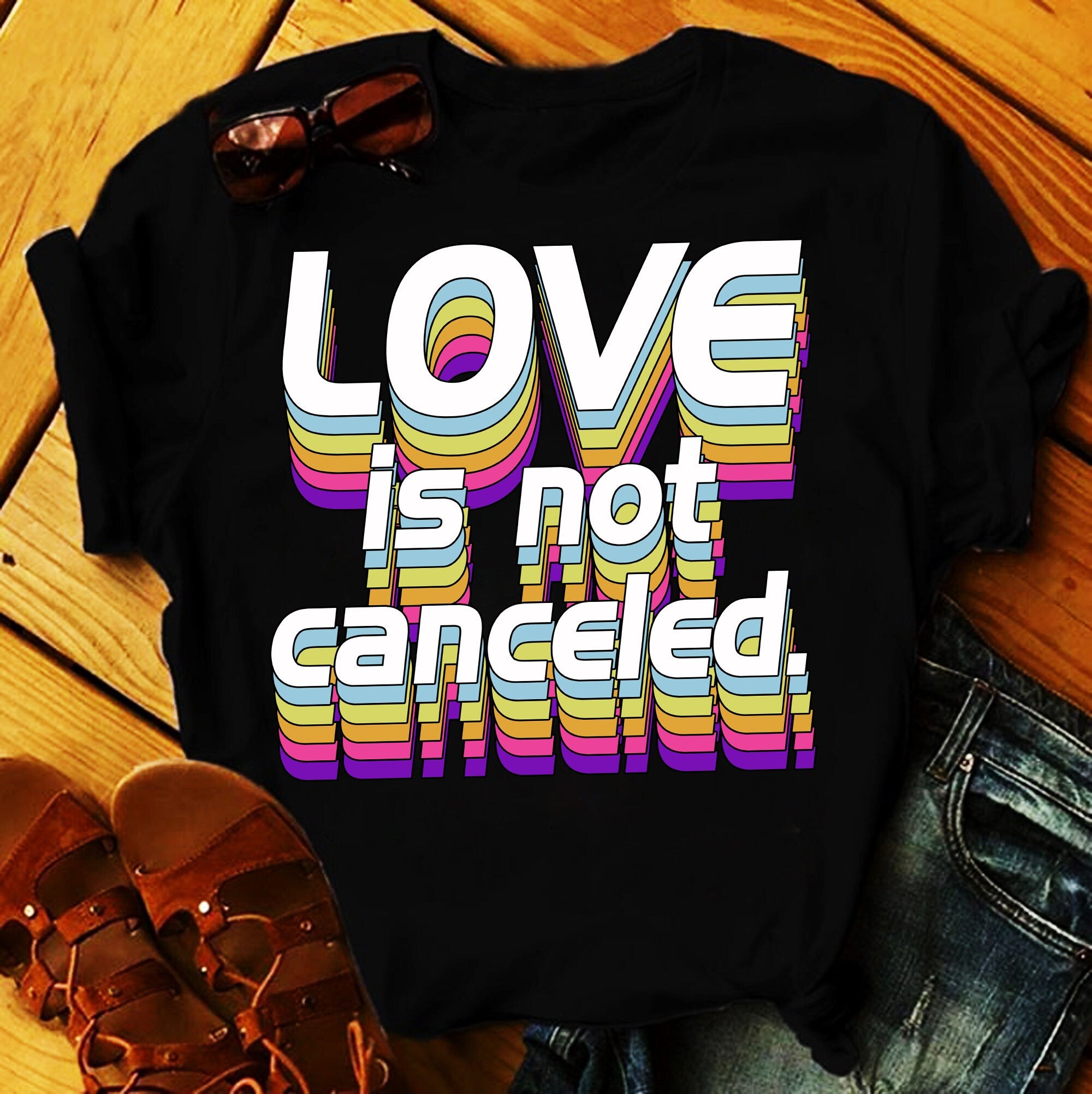 Love Is Not Cancelled-t-tröjor, Alla hjärtans dag-tröja i karantän, Alla hjärtans dag-tröja, Mors dag-presentidé, Alla hjärtans-presenter - plusminusco.com