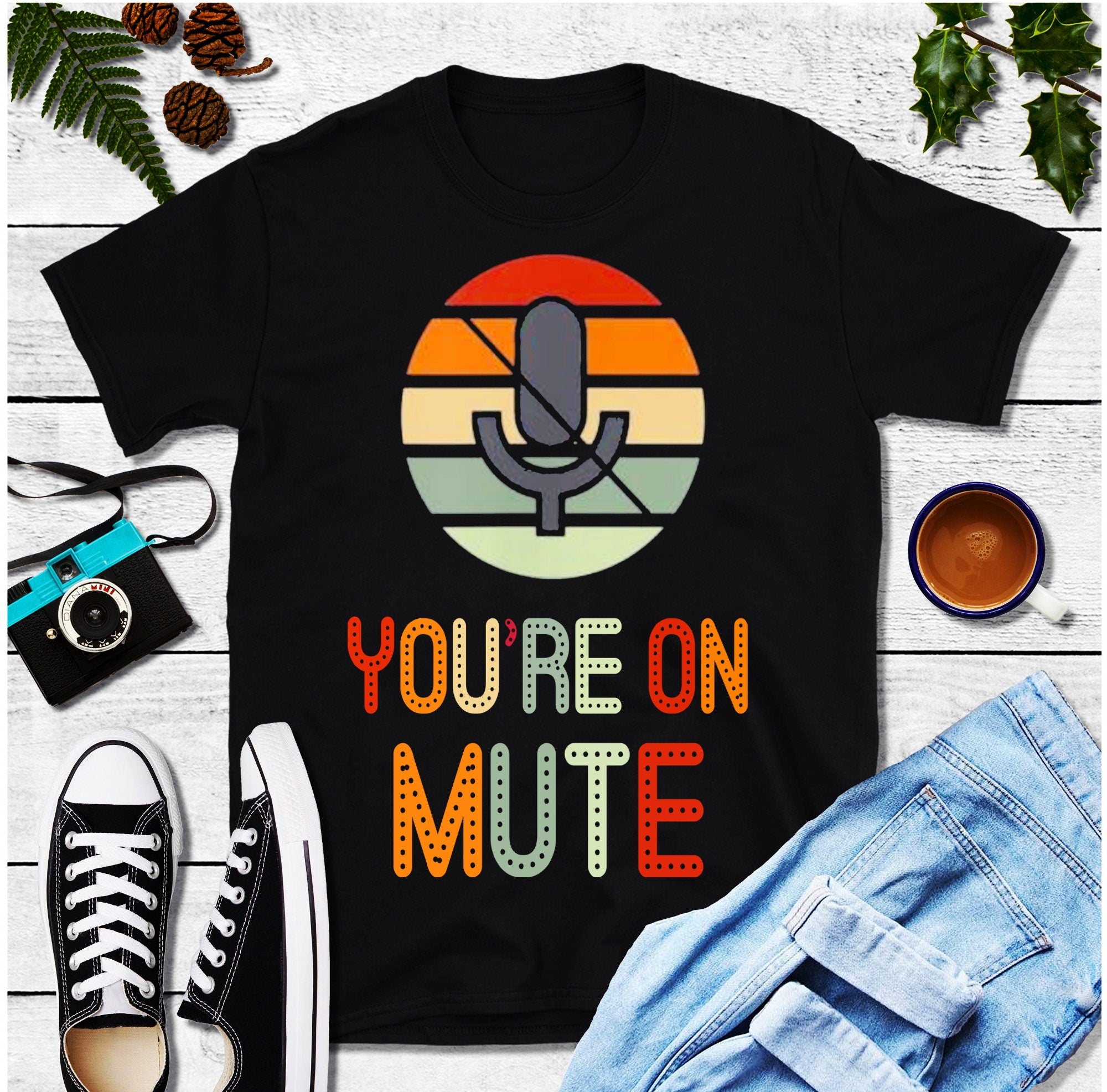 Koszulki You're On Mute, Vintage Retro Jesteś wyciszony, koszula do rozmów wideo, koszula do pracy w domu, zabawna koszula, koszula do rozmów konferencyjnych - plusminusco.com