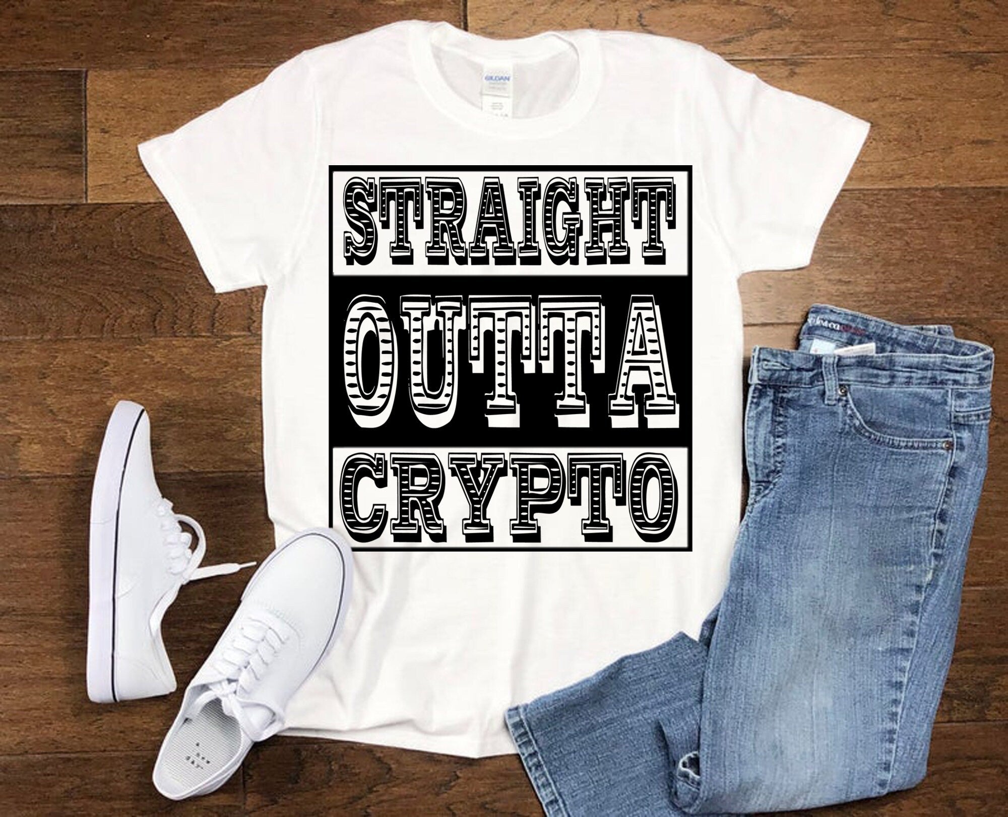 Straight Outta Crypto stuttermabolir - plusminusco.com