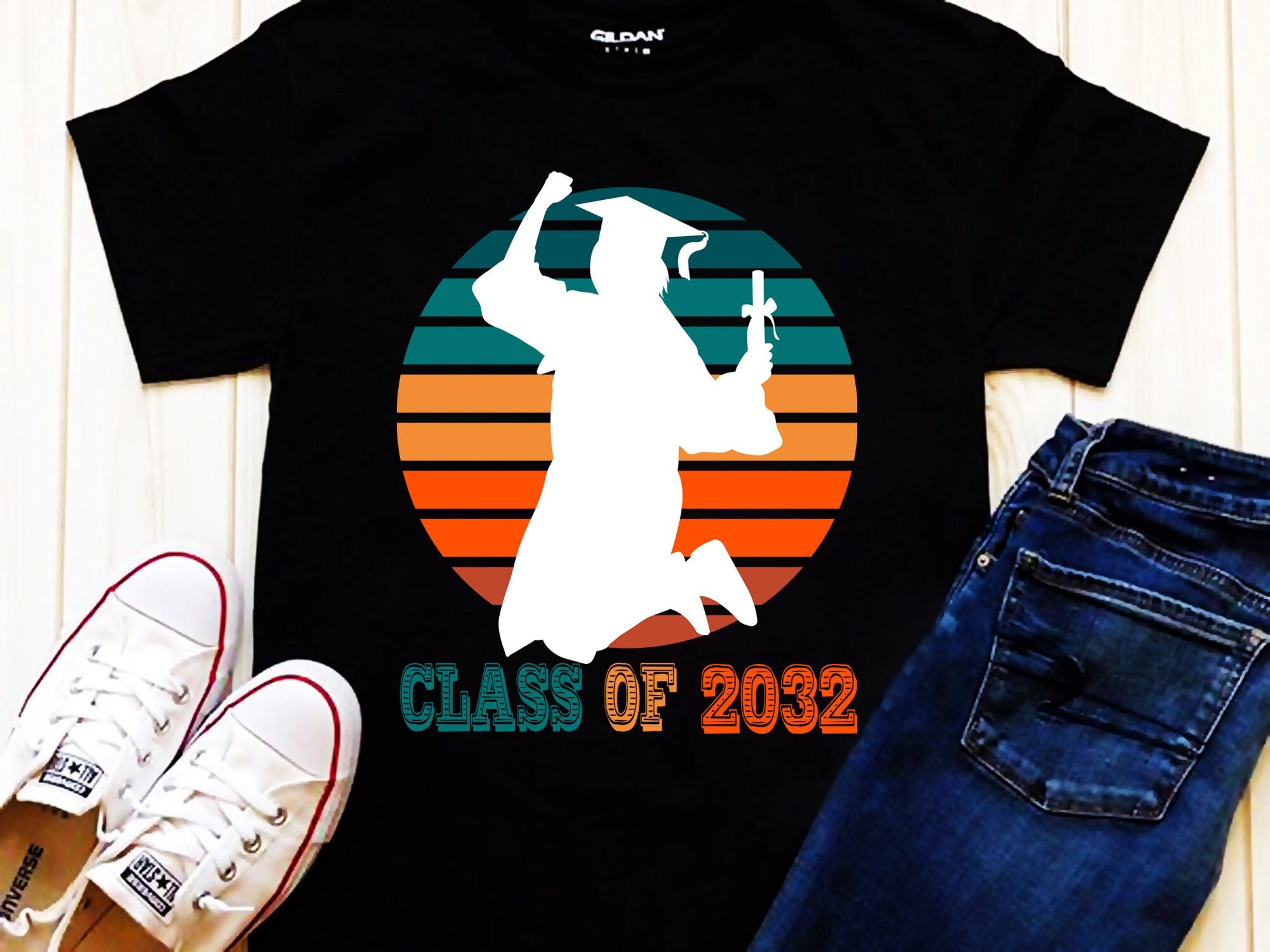 2032. gada klase | Retro saulrieta T-krekli, izlaiduma dāvana, retro senioru krekls, izlaiduma krekls, 2032. gada klases krekls, senioru 2032. gada krekls - plusminusco.com