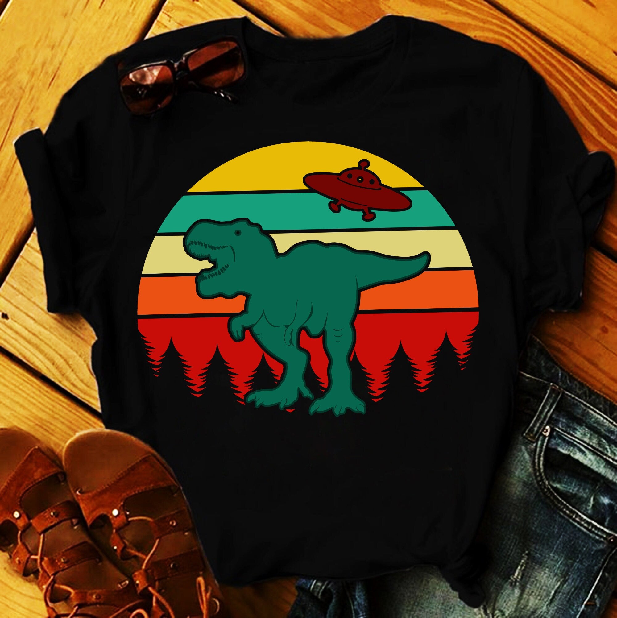T-Rex Ufo Tree | Mga Retro Sunset T-Shirt - plusminusco.com