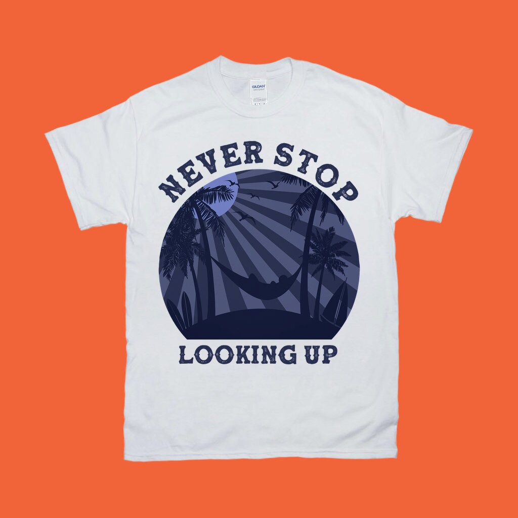 Cămașă Never Stop Looking Up, tricouri retro, cămașă de vacanță, tricou cu hamac, cămașă relaxantă, cadou motivațional, tricou inspirațional - plusminusco.com