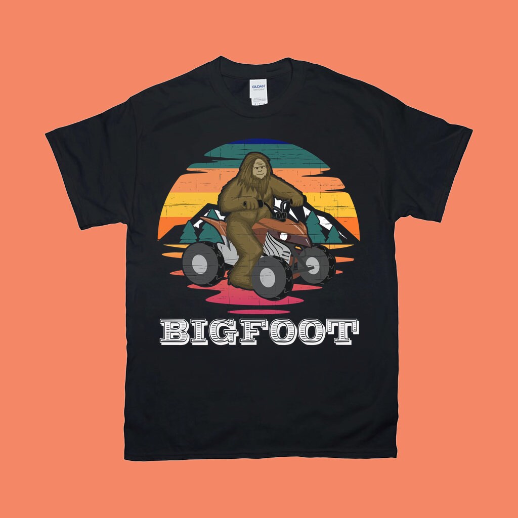 Bigfoot Atv Ride | Рэтра-футболкі, падарунак на квадрацыклах, падарунак на квадрацыклах, футболкі на квадрацыклах, язда на квадрацыклах, гонкі на квадрацыклах, падарунак на квадрацыклах - plusminusco.com