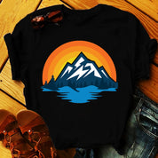 Mountain Trees Lake | Majice s kratkimi rokavi Retro Sunset, Cabin Vibes & Good Times - Cabin Shirt, Cabin Life, Cabin Majice, Cabin Gift, Cabin Tee - plusminusco.com