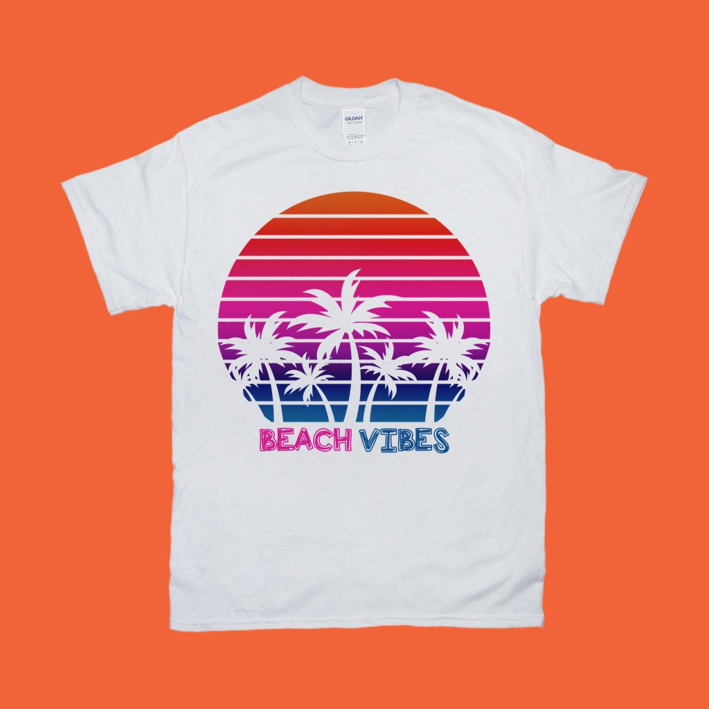 Beach Vibes | Palm Tress | Retro Solnedgång T-Shirts, Island Life T-Shirt | Sommarskjorta | Semesterskjorta, Adventure Spring, Spring Break Present - plusminusco.com