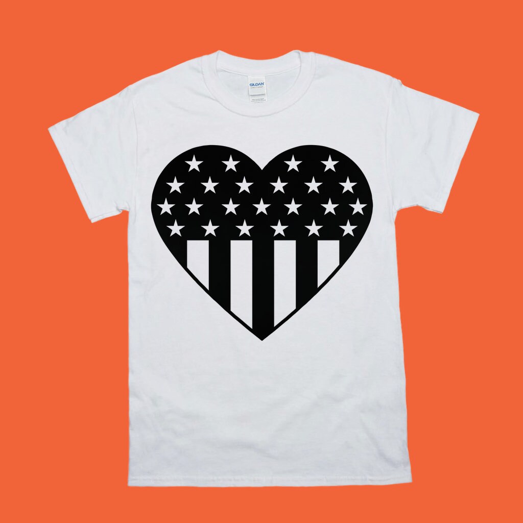 „Heart American Flag“ marškinėliai, „American Flag Heart Tee“, liepos 4 d. marškinėliai, „Heart Flag Patriotic“, JAV širdies vėliavos marškinėliai, Nepriklausomybės dienos marškinėliai – plusminusco.com