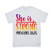 Sie ist ein starkes Hemd, sie ist stark, Sprichwörter, christliche Hemden, christliches T-Shirt, Jesus-Shirt, Schrift-Shirt, Frauenpower, starke Frauen – plusminusco.com