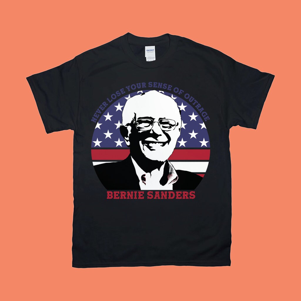 Verliere niemals deinen Sinn für Empörung | Bernie Sanders | Kreis-amerikanische Flaggen-T-Shirts - plusminusco.com