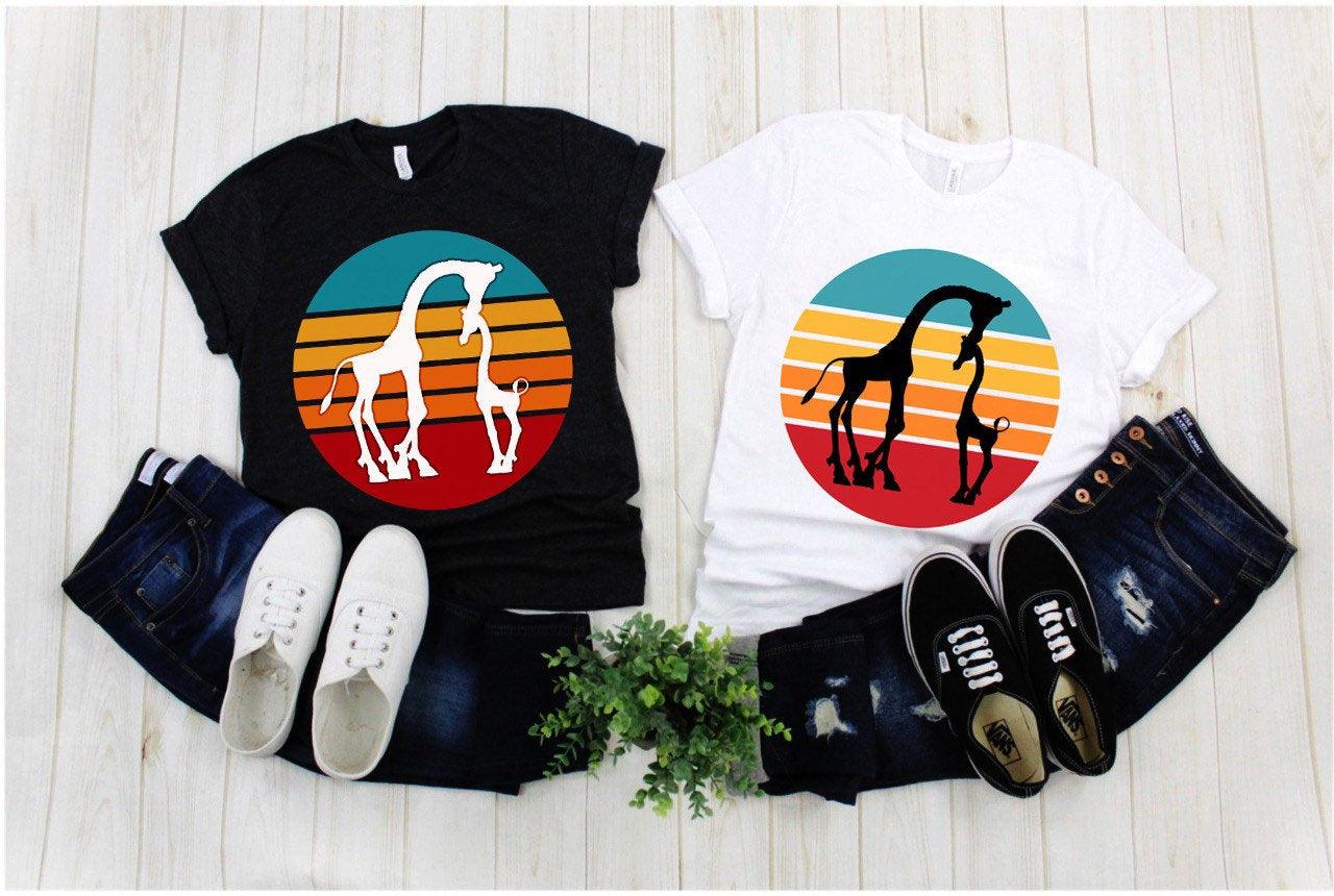 Giraffe And Calf | Retro Sunset T-Shirts, Giraffe with Baby - Momma Giraffe and Calf, Christmas Gift Best Mom, Gift For Her, Gift For Mom, Gift For Mom To Be, Giraffe and calf, Giraffe shirt, Happy Mother's Day, Mommy to Be, Mother's Day Gift, Mother's Day Shirt, New Mom Shirt, Wildlife shirt, Working Mom Shirt - plusminusco.com