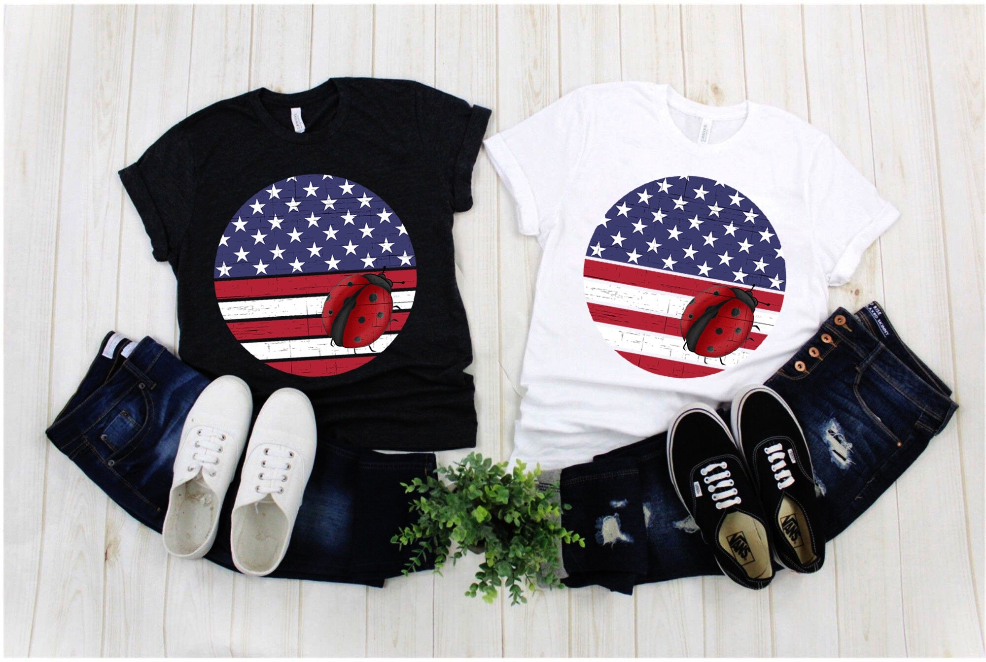 Coccinelle ronde | T-shirts foncés en détresse drapeau américain - plusminusco.com