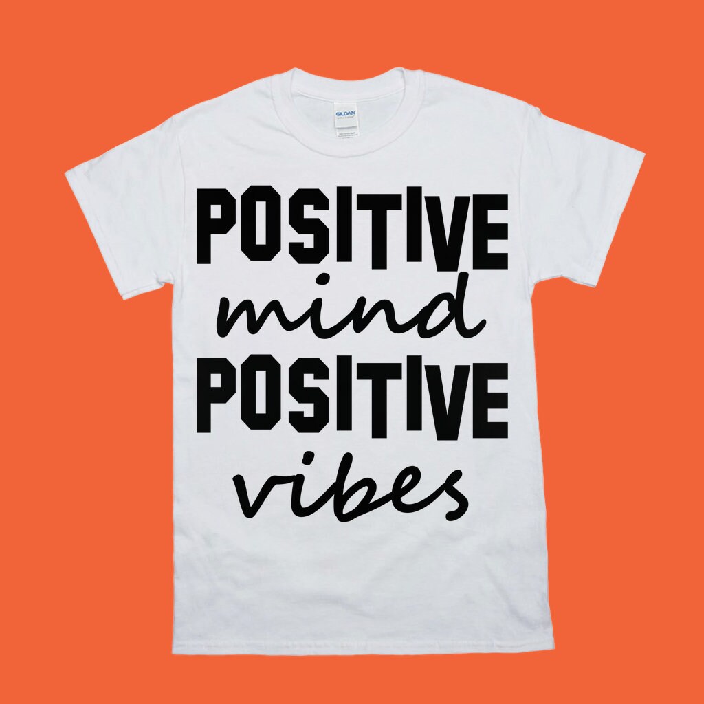 Positive Mind Positive Vibes | Svart og hvit Yoga T-skjorte, T-skjorte for menn, T-skjorte for kvinner, Yoga, Motivational - plusminusco.com