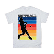 Vrouwelijke softbalspeelster | Retro zonsondergang T-shirts - plusminusco.com