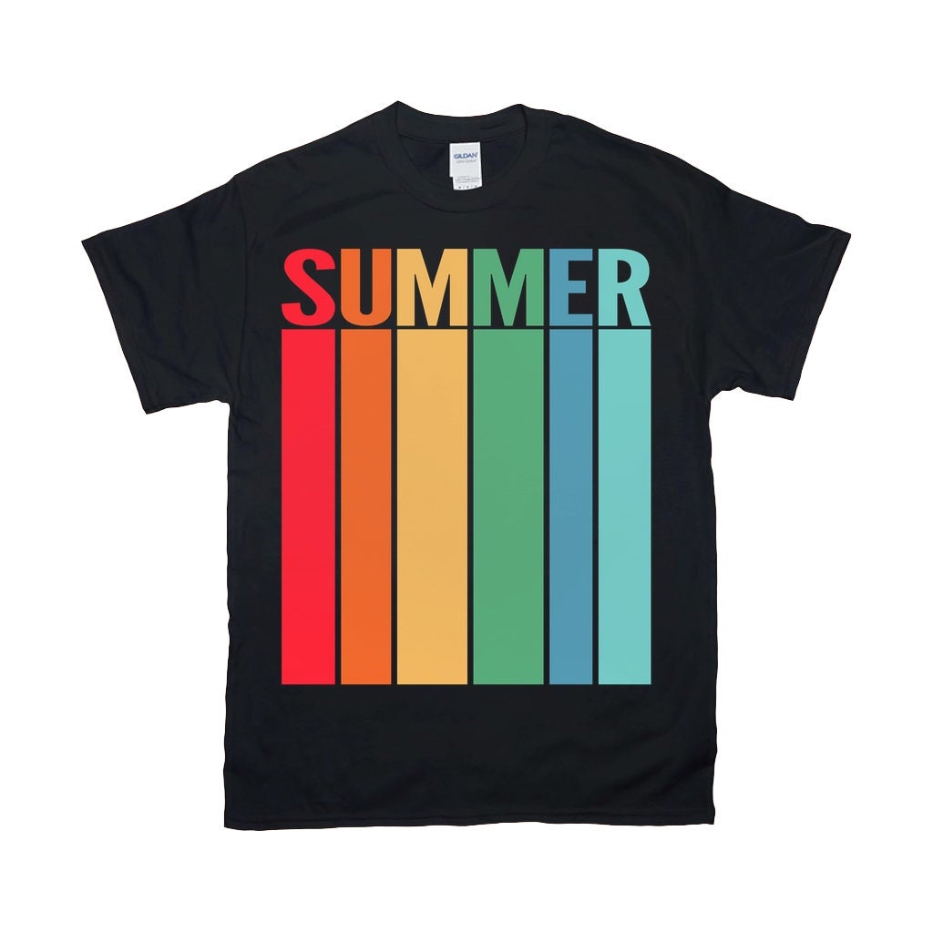 Verão | Pôr do sol retrô | Camisetas com listras, camiseta de verão com listras arco-íris, vibrações de verão, camisa para amantes do verão, camisa da temporada, - plusminusco.com