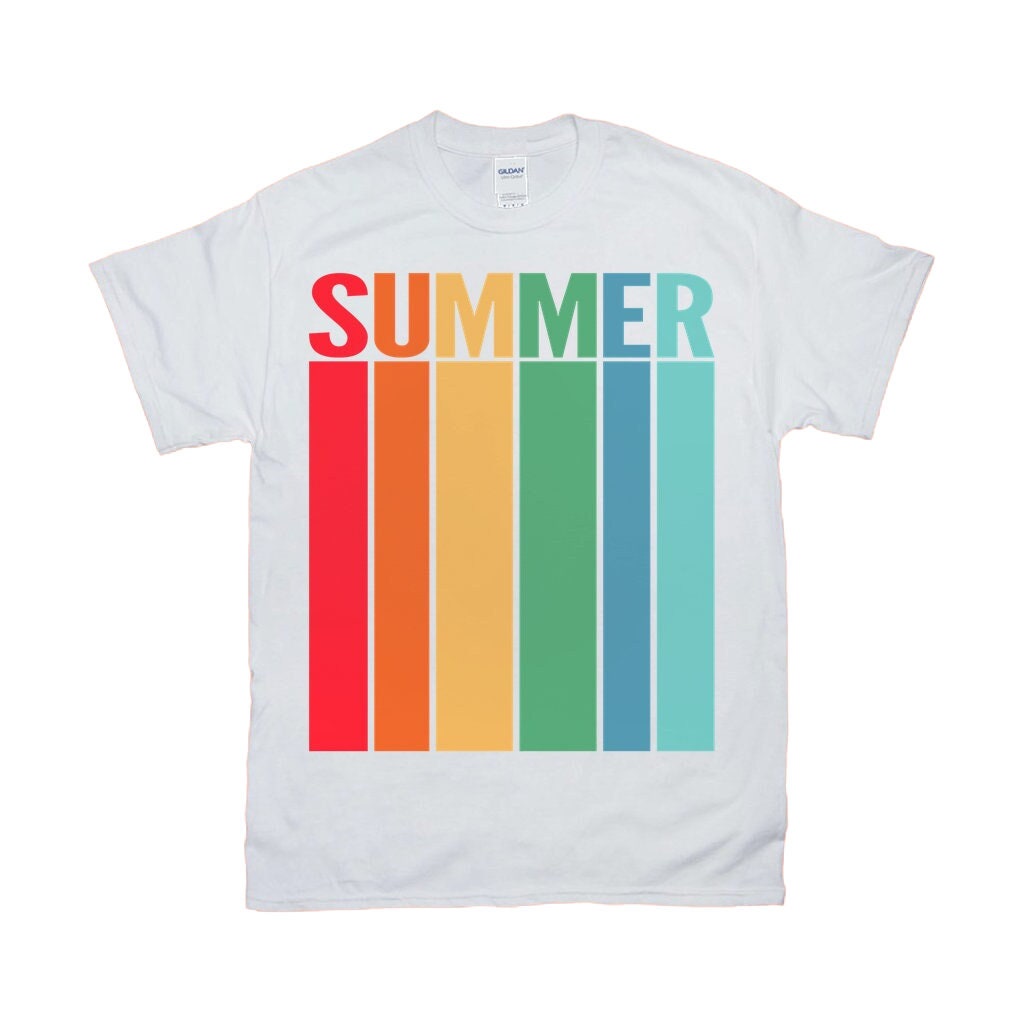 الصيف | غروب الشمس الرجعية | تي شيرتات مخططة، تي شيرت صيفي مخطط بألوان قوس قزح، أجواء صيفية، قميص عشاق الصيف، قميص موسمي، - plusminusco.com