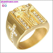 Męski pierścionek z białą cyrkonią sześcienną Jezus Krzyż w odcieniu złota – plusminusco.com