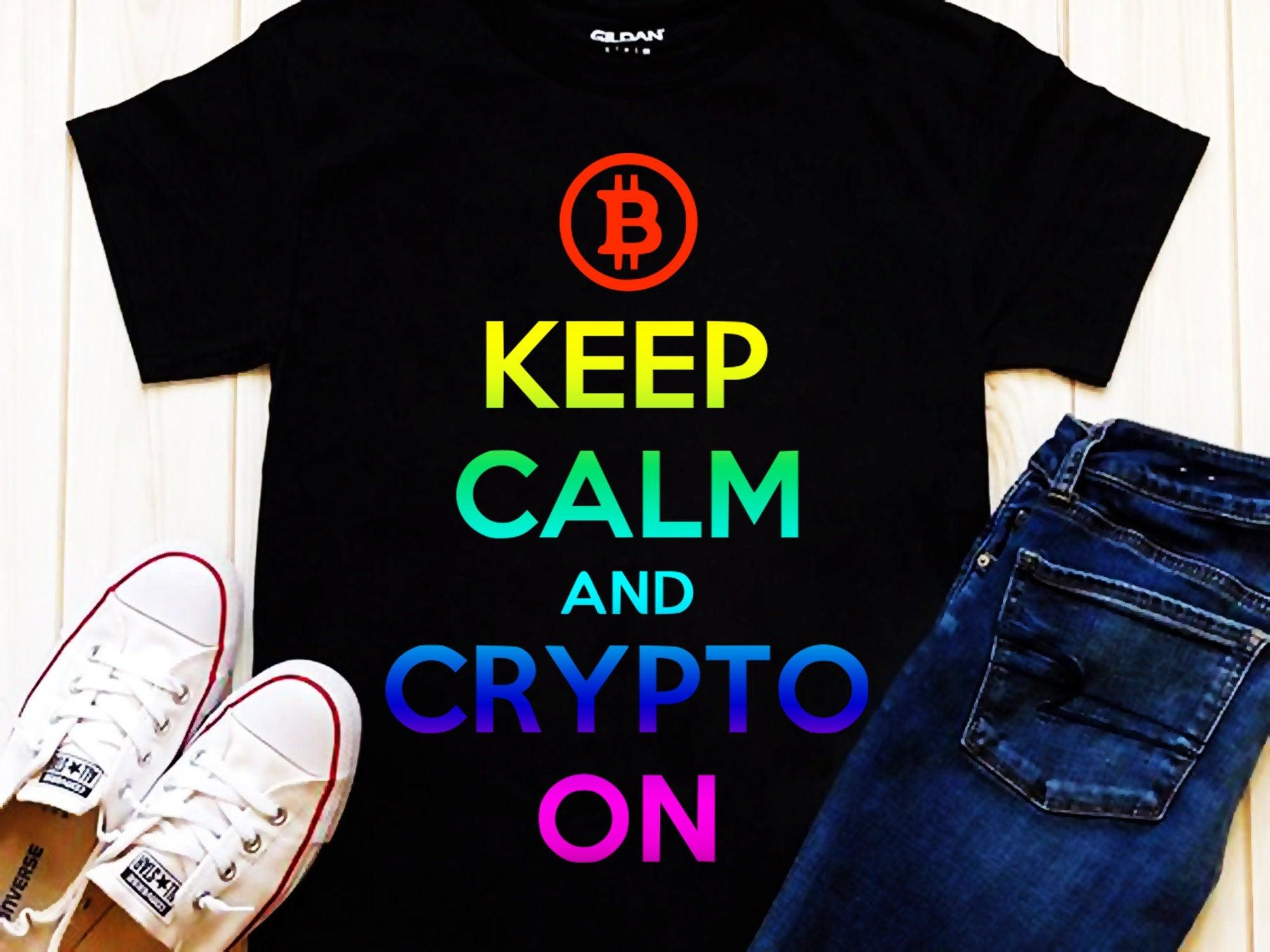 Būkite ramūs ir įjunkite kriptografiją | Bitcoin TEE, HODL CRYPTO, Bitcoin, Bitcoin dovanų idėjos, planas B Bitcoin - plusminusco.com