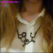 Colier cu structură a moleculei chimice LSD - plusminusco.com