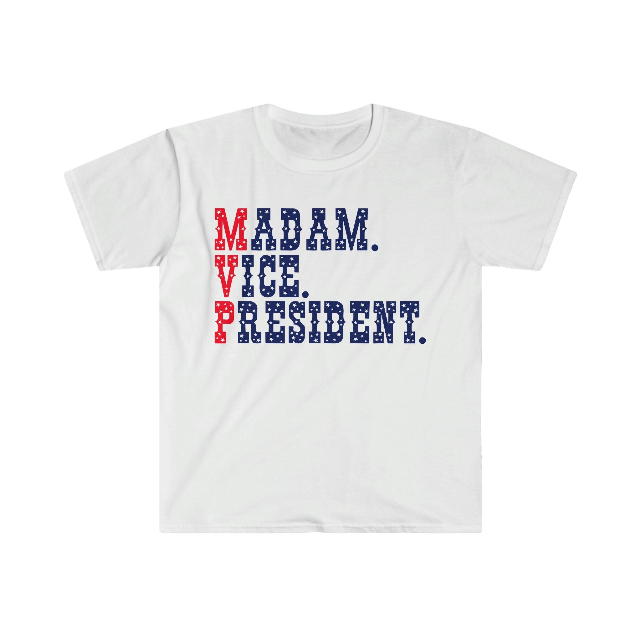 Fru næstformand | Madam VP T-Shirts First Woman Vice President Indsættelse Feminist Gift Tee Unisex T-shirt, Demokrater, Kamala Harris - plusminusco.com