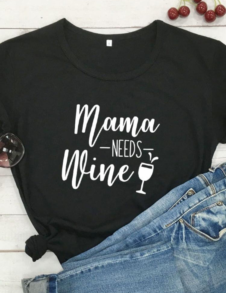 Mama Needs Wine Letter Print T-Shirt Dame Kortermet O-hals Løs Dame T-skjorte Dame Sommer T-skjorte Topper Klær - plusminusco.com