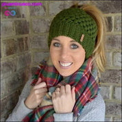 Жіноча шапка з хвостиком - в'язана стильна жіноча шапка - plusminusco.com