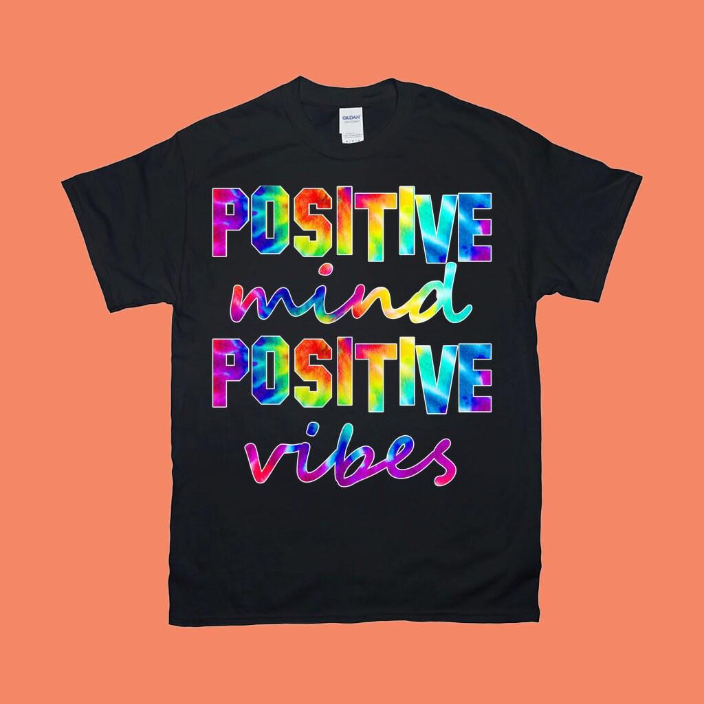Positive Mind Positive Vibes | Dye Print T-paidat, Jooga T-paita, Miesten T-paita, Naisten T-paita, Jooga, Motivaatio - plusminusco.com