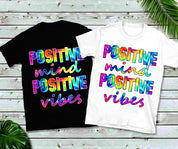 सकारात्मक मन सकारात्मक तरंगें | डाई प्रिंट टी-शर्ट, योग टी-शर्ट, पुरुषों के लिए टी-शर्ट, महिलाओं के लिए टी-शर्ट, योग, प्रेरक - प्लसमिनस्को.कॉम