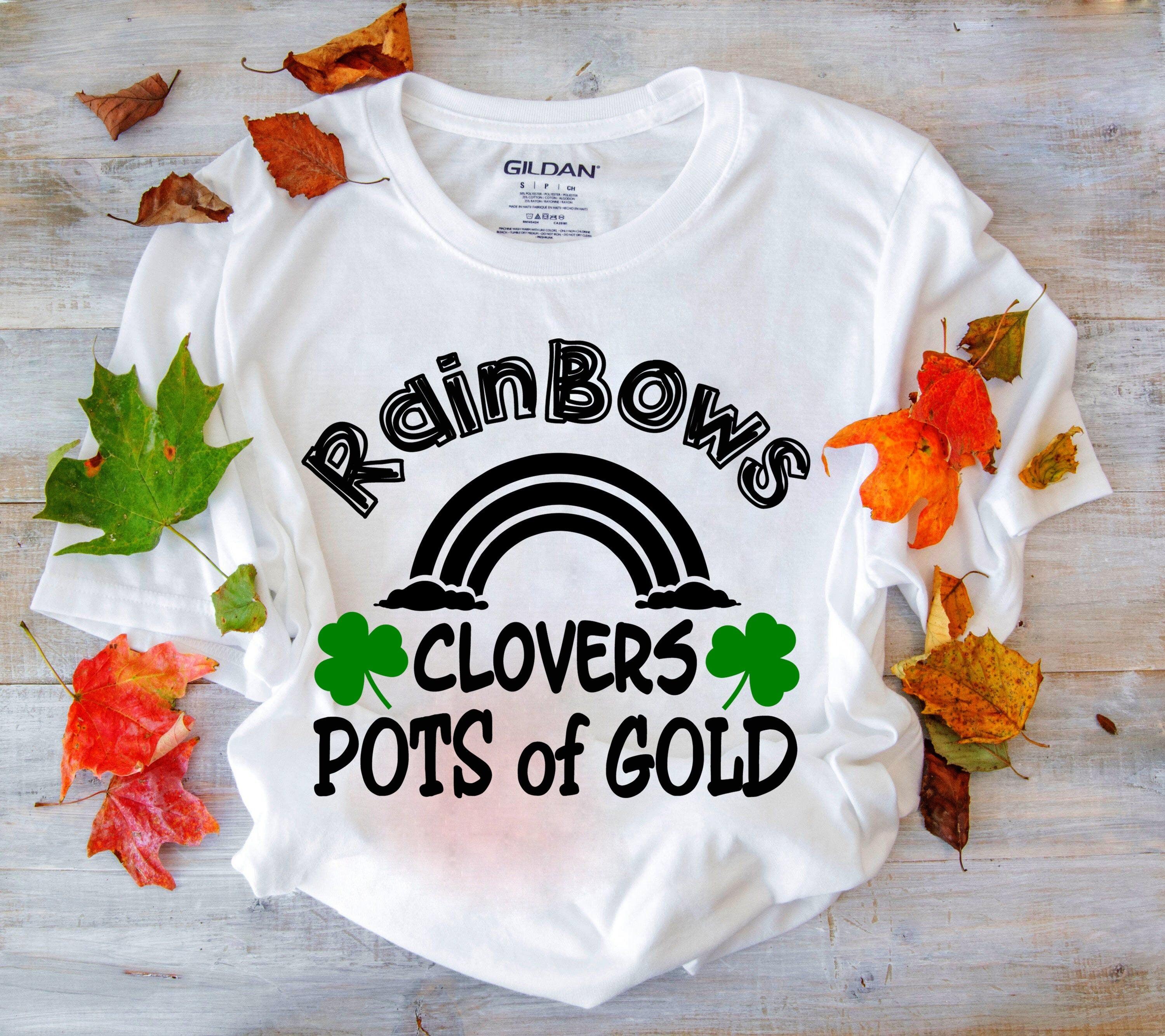 Rainbows Clovers Pots Of Gold marškinėliai Skambinkite man: „Pinch“, „Aš esu airis“, „Pots Of Gold“, „Šv. paddys“ diena, „Šv. Patriko vakarėlis“, „Šv. Patriko diena“ – plusminusco.com