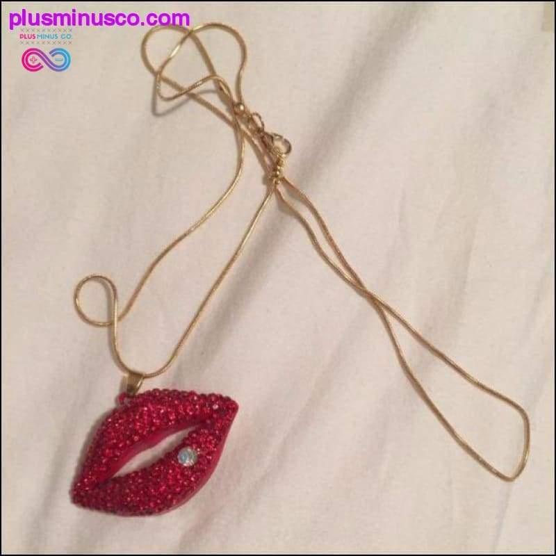Punaste leegitsevate huulte kuldketiga kaelakee – plusminusco.com